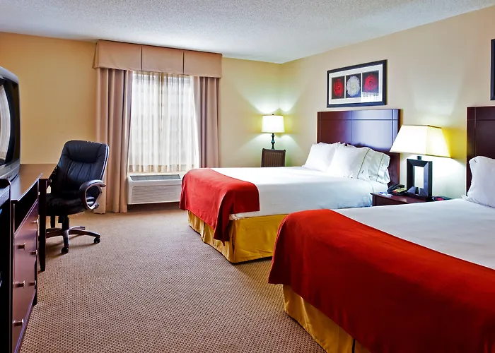 Holiday Inn Express & Suites Dickson By Ihg