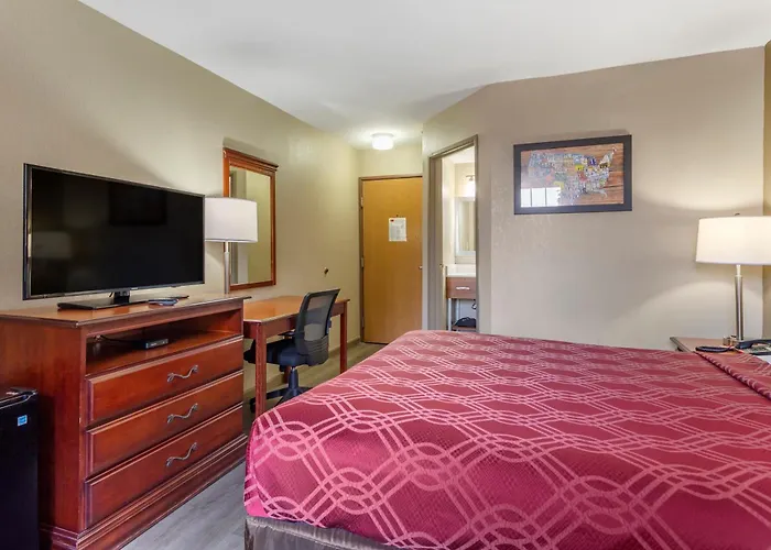 Econo Lodge Inn & Suites Dickson