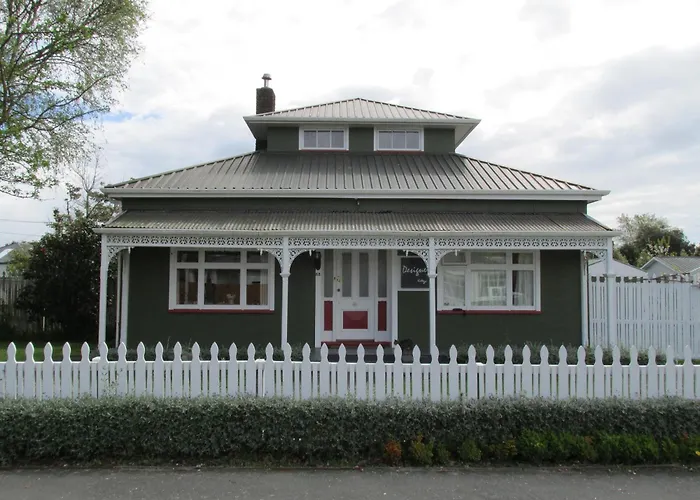 Cheap hotel: Designer Cottage