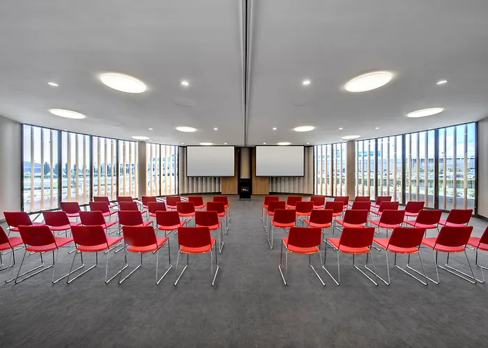 Hotels Close to Airport Vibe Canberra