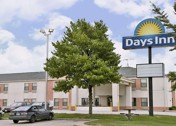 Days Inn By Wyndham Walcott Davenport