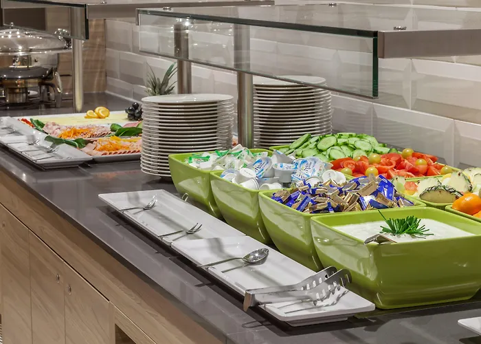 Holiday Inn Express & Suites - By Ihg