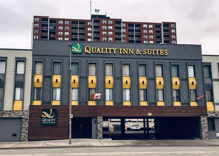 Hotels with a view Quality Inn & Suites Windsor - Downtown