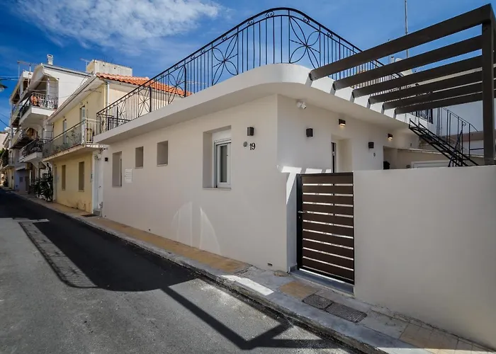 Central Corner Apts - Charming Apartments For 3 In The Heart Of The City Perfect For Memorable Summer Experiences By Villa Mana Gers