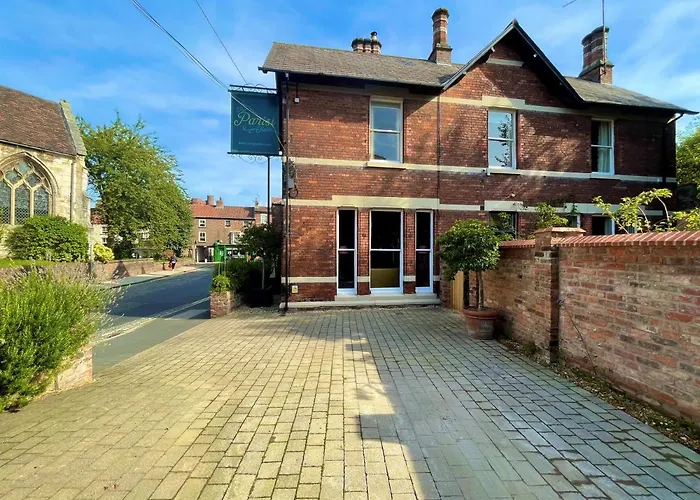 City Centre Luxury Holiday House With Outdoor Bath And Parking