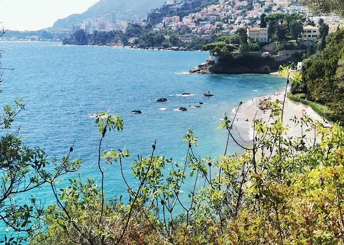 Vue magnifique, piscine privée chauffée et sauna à 10min de Monaco