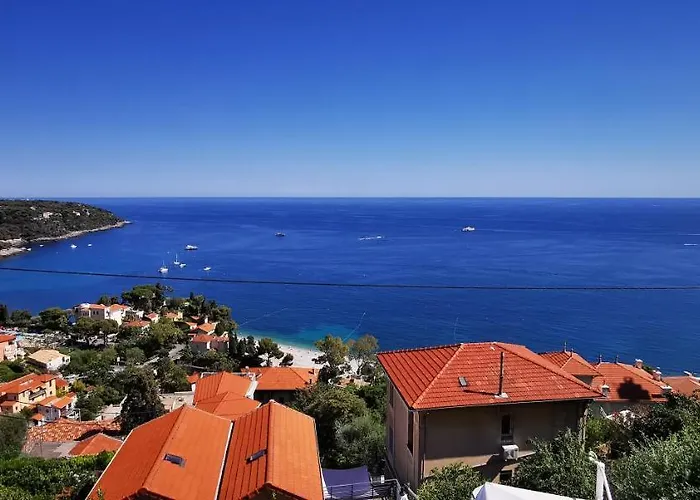 Vue magnifique, piscine privée chauffée et sauna à 10min de Monaco