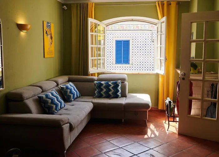 Hotel perto da faculdade: Ljmonade Hostel