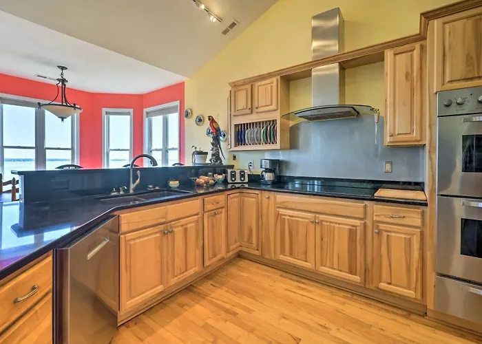 Charming Waterfront Home: Fish, Boat + More!