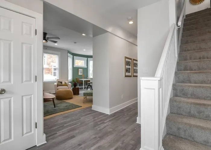 Deluxe 4-Bedroom w Huge Deck 3-Min to Downtown