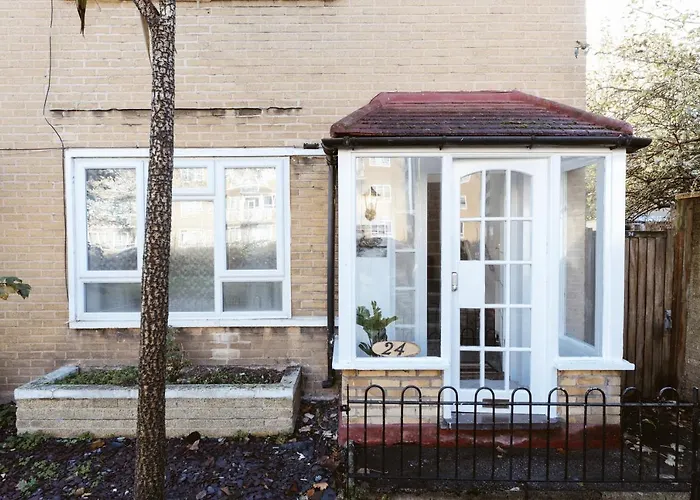 Casa de huéspedes: Stepney Green Beds To Stay 24