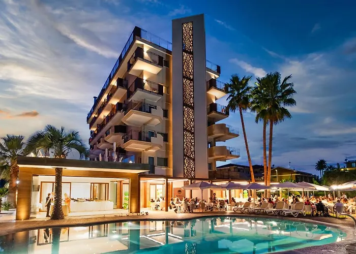 Hotel Jacuzzi: Almaluna Hotel & Resort