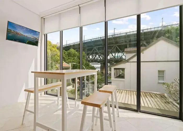 Panorama Firework View - Classic 4-Level Terrace Style Living In Kirribilli !!!