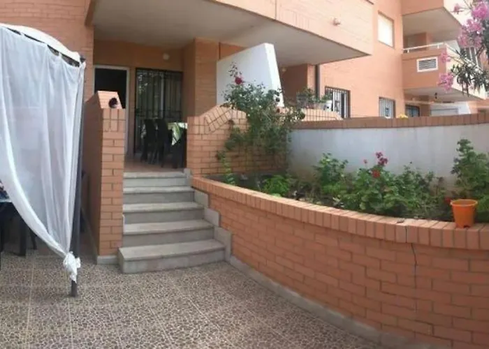 Bajo con gran terraza en Ribera de Cabanes