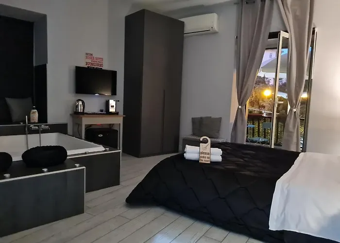  Esposito Plaza- Rooms&Suite