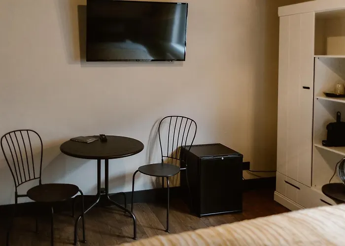 Strandhotel: Hotel Chapter