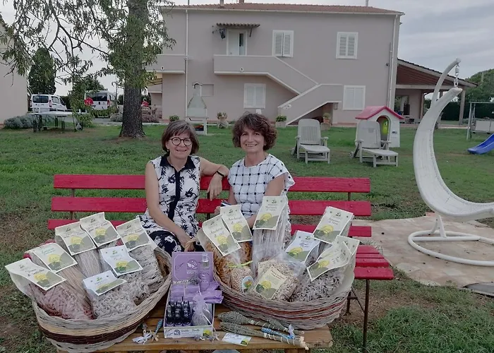 Susanna E Atria