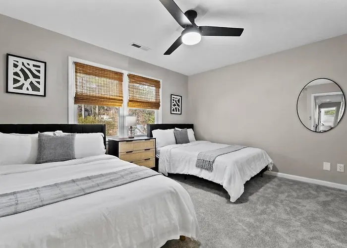 Southern Pines Getaway With Pool & Movie Theater!