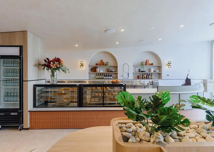 Hotels With Four Stars Aerotel Sydney - Inside International Terminal Airport