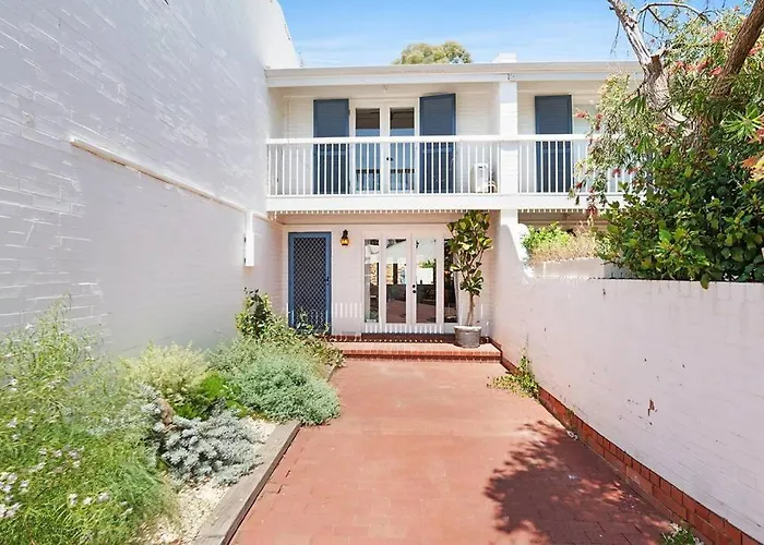 Stylish, Comfortable And Pet Friendly Home In The Heart Of Kensington
