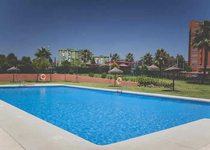 Sunstay Teatinos Flat III Malaga, Metro, Free Parking & Pool