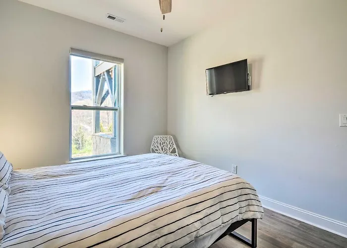 Hot Tub & Views! Comfy Asheville Vacation Rental!