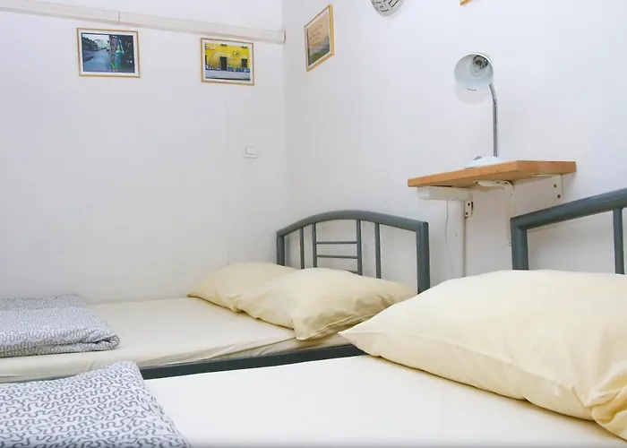 Hostel 24