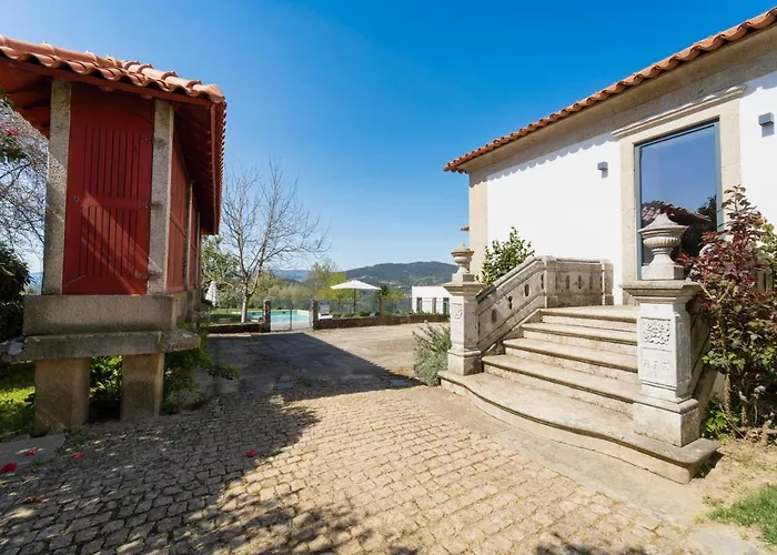 Casas De Vila Pouca
