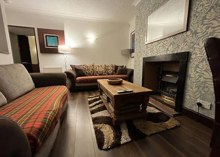 The Nook Crieff - Central 2-Bed With Garden :)