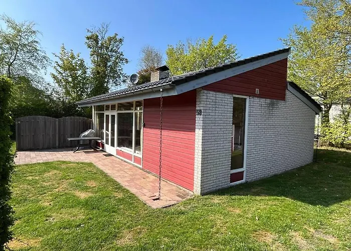 Knusse Bungalow Op Groen Park!