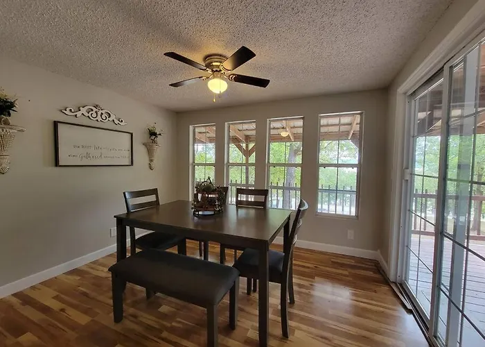 Gigi'S Spacious Lakefront With Boat Ramp Access!! Newly Remodeled, Sleeps 8!