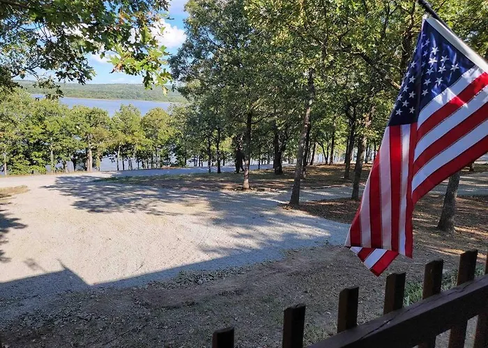 Gigi'S Spacious Lakefront With Boat Ramp Access!! Newly Remodeled, Sleeps 8!