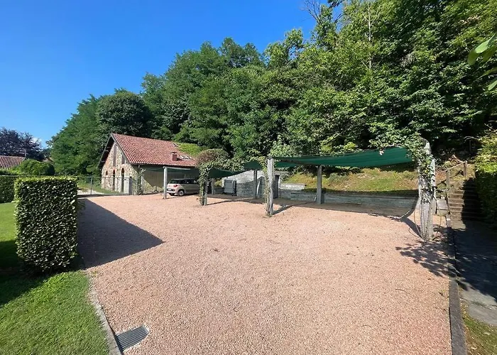 Casa fronte lago con piscina