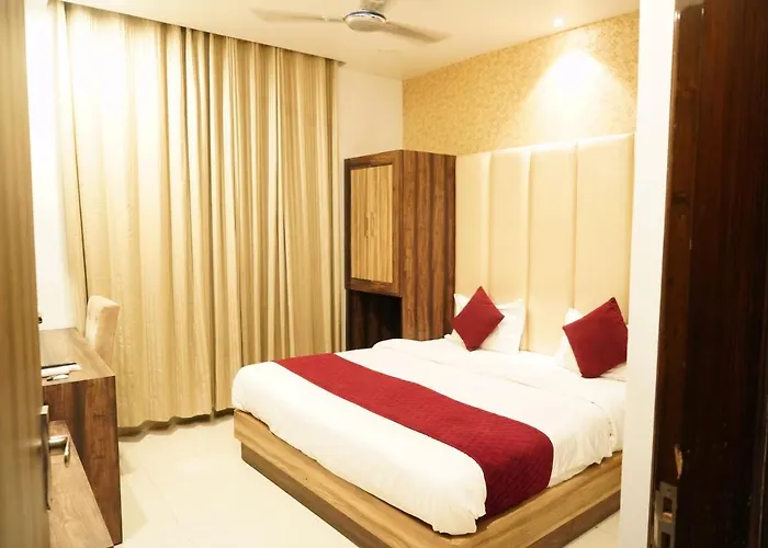Hotel with view: Hotel Malhotra Inn 50 Meter From Golden Temple