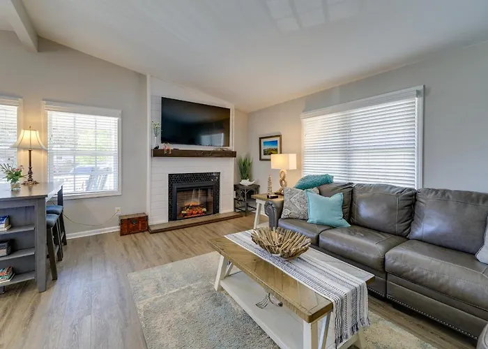 Lovely Morehead City Home W/ Fire Pit & Gas Grill