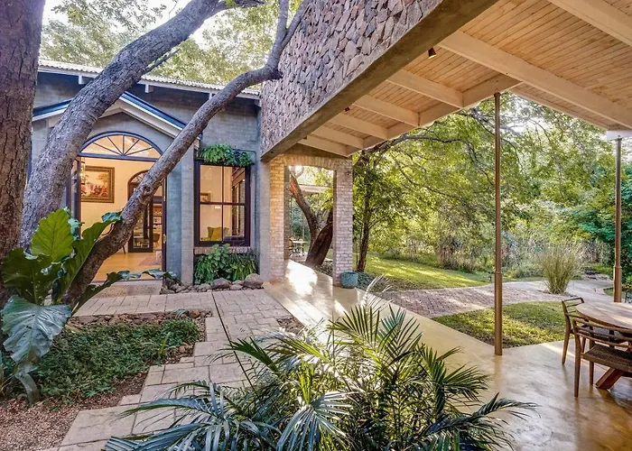 Luxury hotel only: Mbano Manor Hotel Victoria Falls