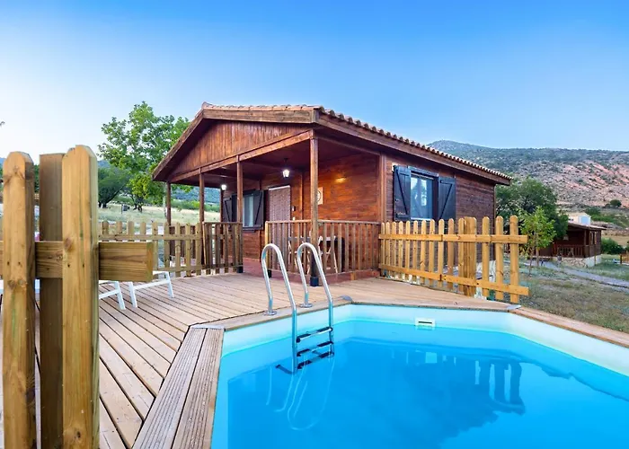 Aldea Los Odres - Cabañas de Madera de 1ª recién Reformadas con Piscina y BBQ Privada