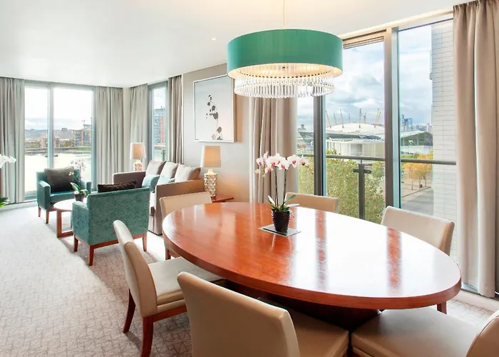 Luxury hotel only: Crowne Plaza London - Docklands By Ihg