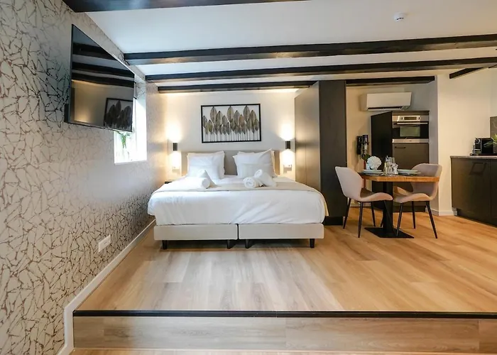  Luxury City Center Studio