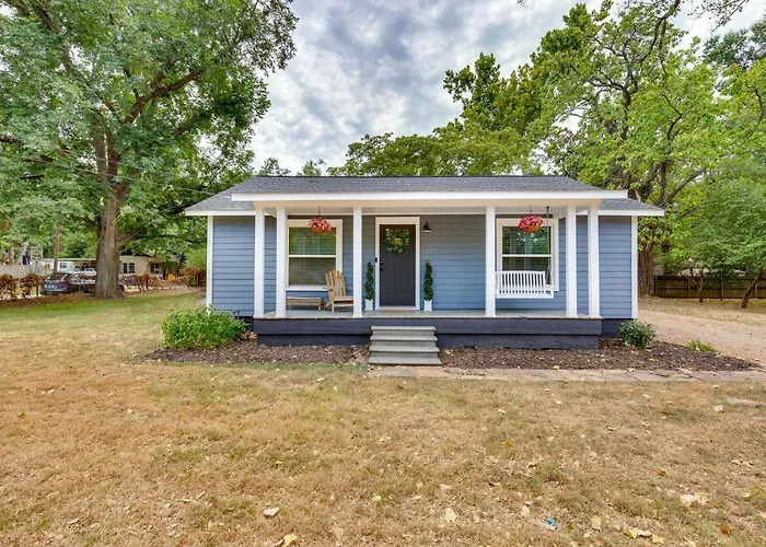 Lindale Vacation Rental W/ Deck & Grill!