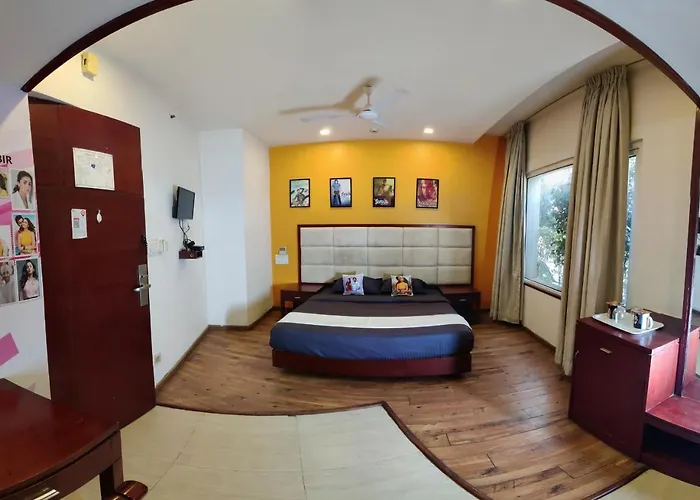 C Suites - Lotus Park