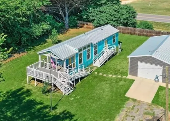 The Little Getaway-Sleeps 4, Firepit, Pet Friendly