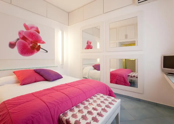 Guest house: Sorrento Apartments One