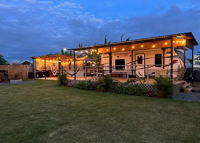 El Camper Rv With Pool.