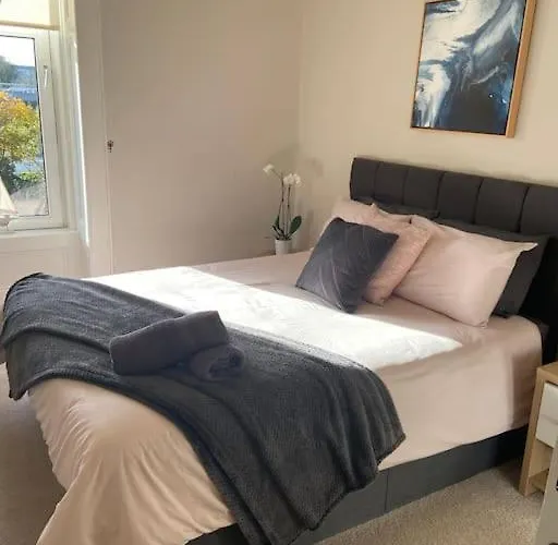 Beautiful Traditional Top Floor Flat In The Center Of Largs