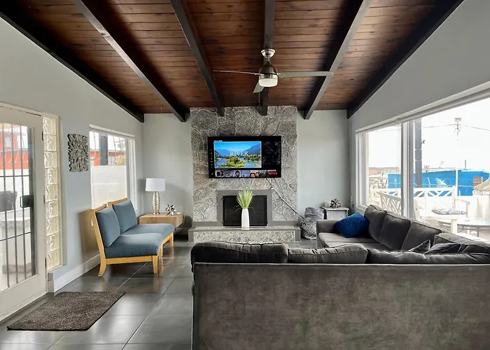 Beach House-- Spacious, Central, Beach View, & Sleeps 14