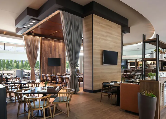 Renaissance Schaumburg Convention Center Hotel