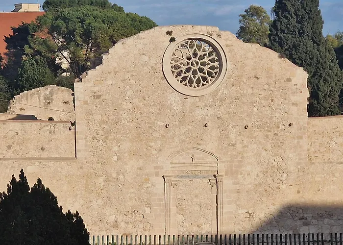 Sami Rooms: Theater District Retreat near Ortigia