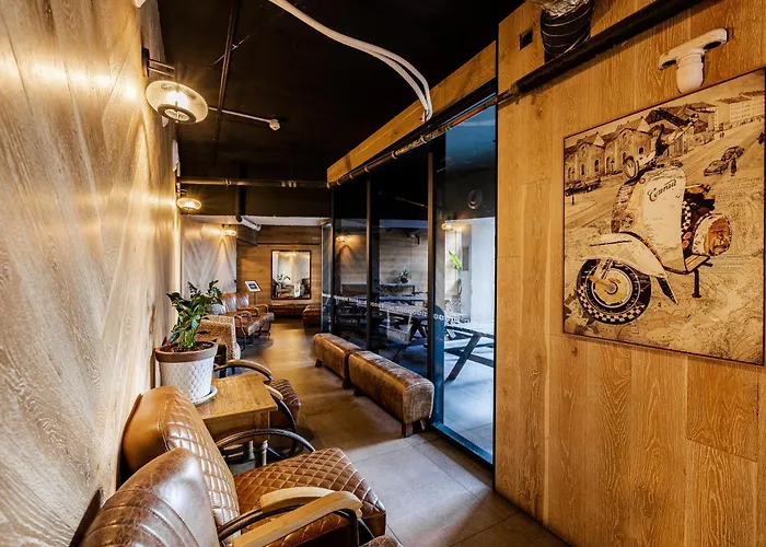 Hotel near College: Bunk Surfers Paradise International Backpacker Hostel (Adults Only)