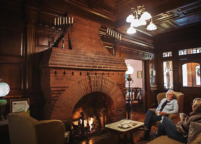 Cheap hotel: Cedar Crest Inn